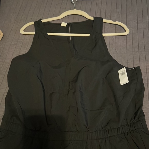 Old navy jumpsuit - Picture 2 of 2